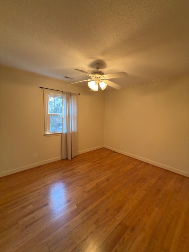 Building Photo - 109 Circle Dr