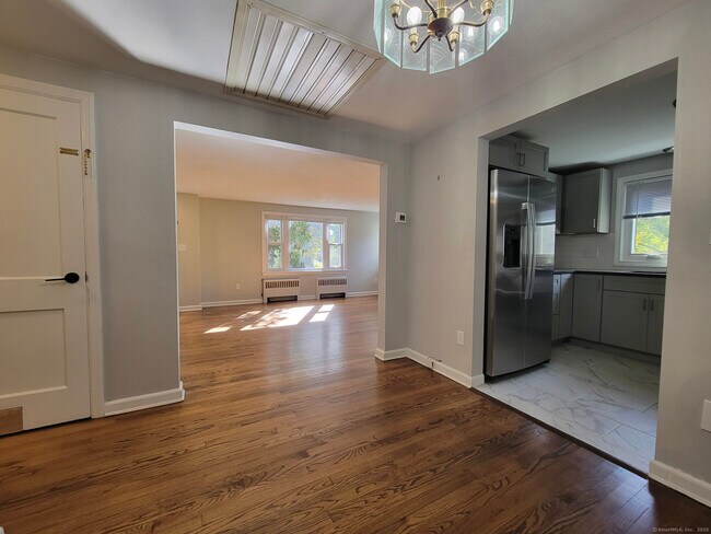 Building Photo - 90 Cedar Ln