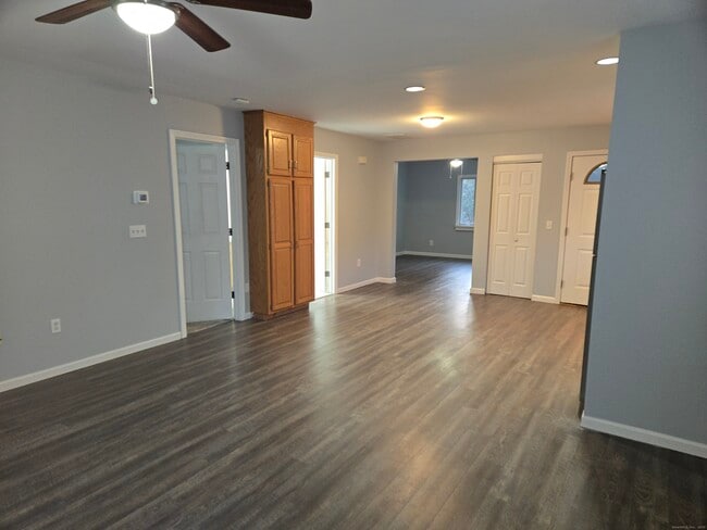 Building Photo - 329 Mohegan Rd