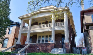 Building Photo - Charming 2-Bedroom Duplex in Franklin Park
