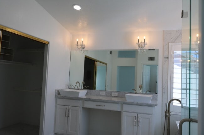 Building Photo - 14049 Claremont Ln