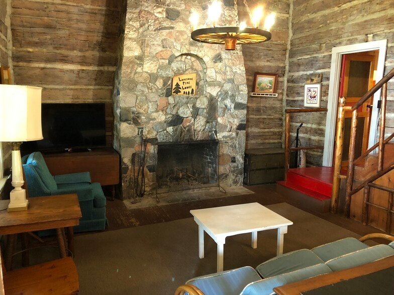 Building Photo - 7990 Paradise Trl