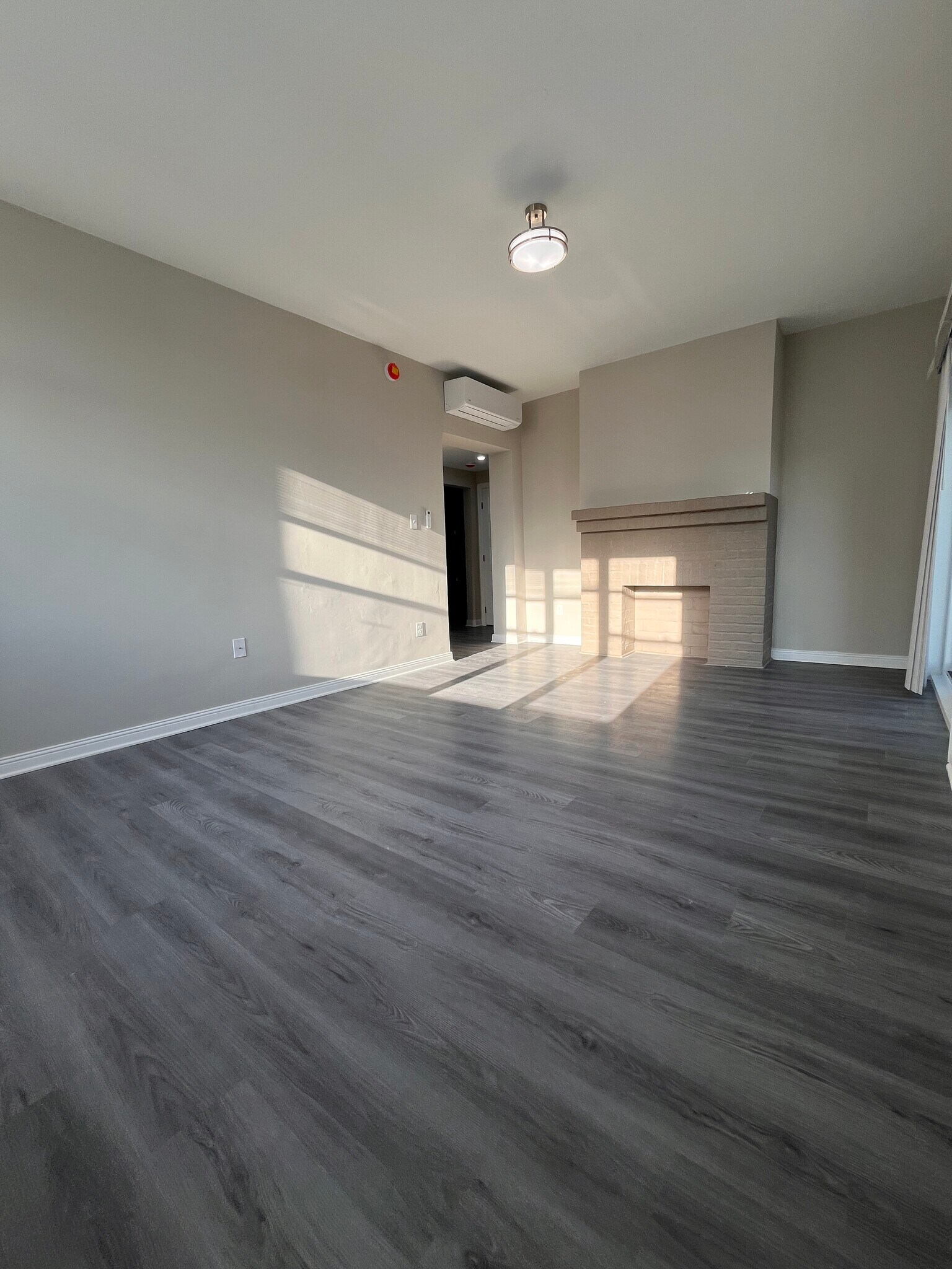 Building Photo - 101 S Victoria Ave