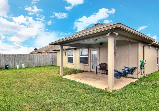 Building Photo - 3934 Los Arroyos Dr