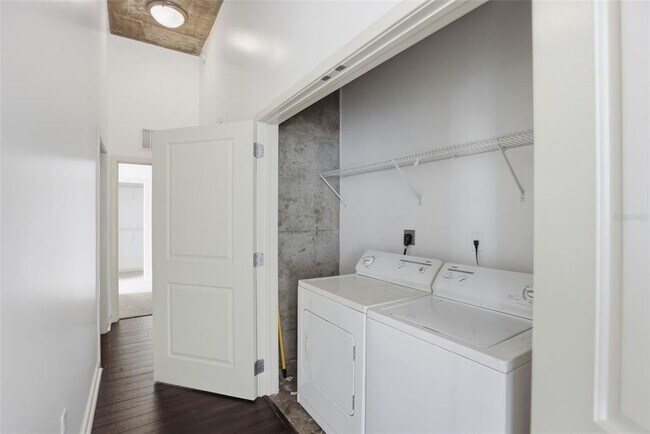 Building Photo - 155 S Court Ave