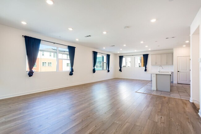 Building Photo - Contemporary Living in the Heart of Millenia