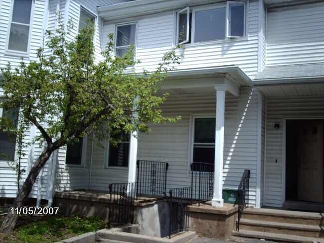 Building Photo - 518 Watertown St