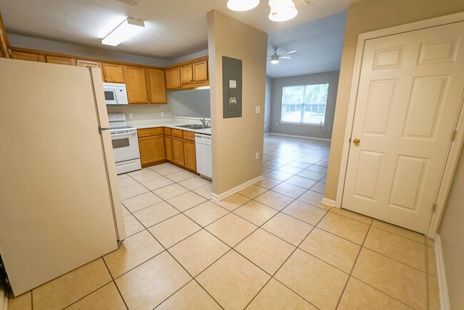 Building Photo - 241 Dixie Dr