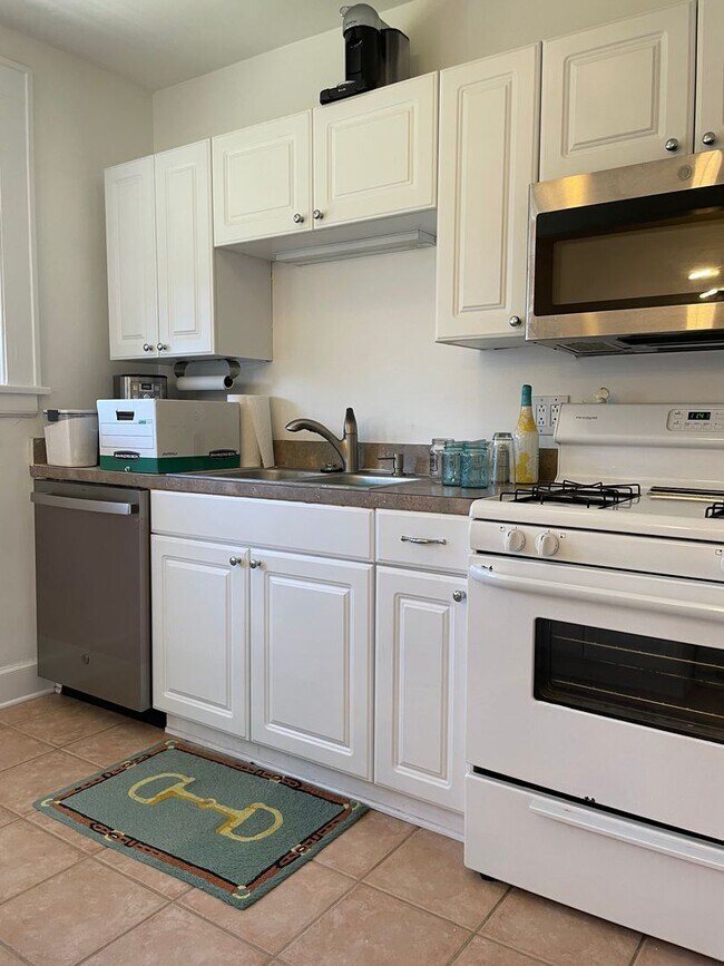 Building Photo - Wagener Terrace Townhome Unit!