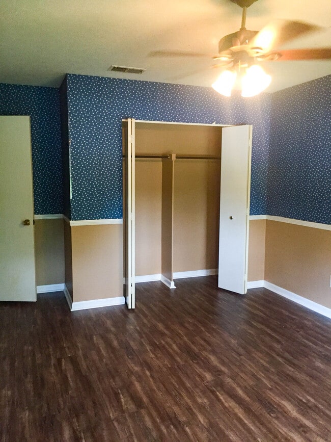 Building Photo - 4102 Landau Dr