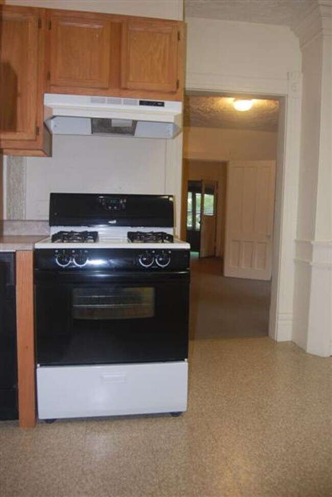 Building Photo - Energy Efficient 2 Bedroom One Block From ...