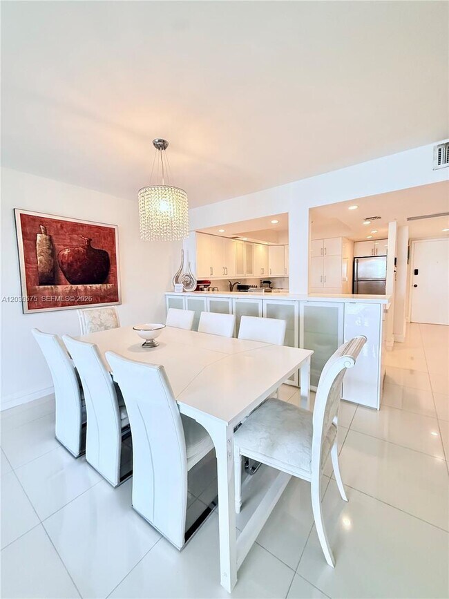 Building Photo - 3140 S Ocean Dr
