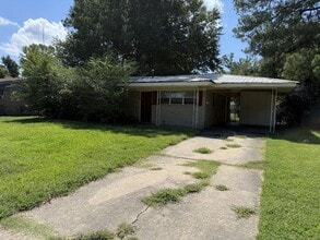 Building Photo - 3404 Violet Dr