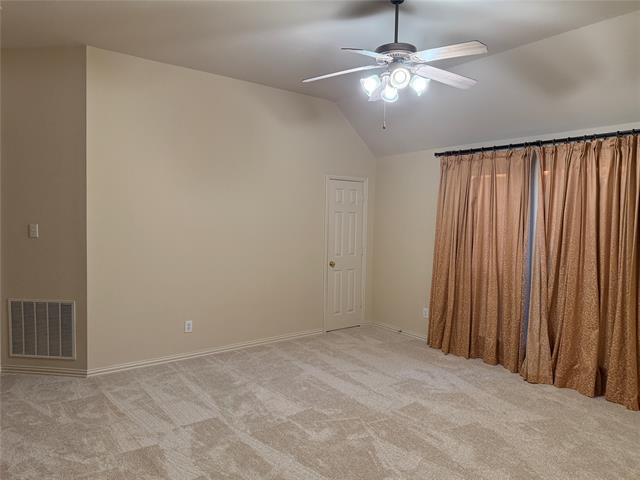 Building Photo - 4000 Kenwood Dr