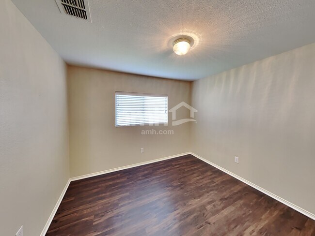 Building Photo - 8018 Silver Grove