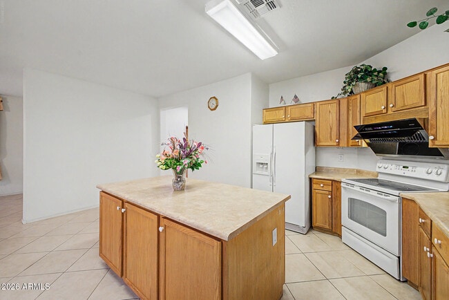 Building Photo - 3860 E Battala Ave