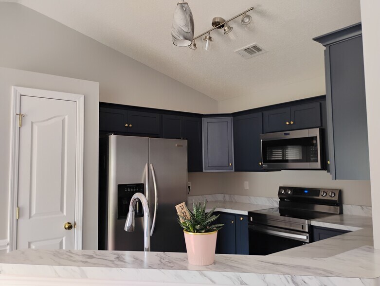 Kitchen - 734 Waterbrook Ln