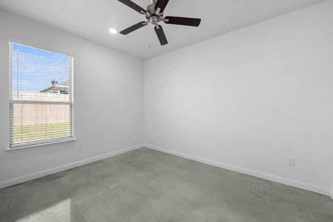 Building Photo - MOVE-IN SPECIAL: December and January rent FREE if moved in before February 1.