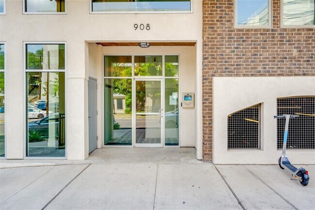 Building Photo - 908 Nueces St