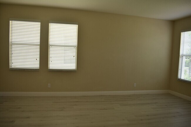 Building Photo - 5060 Creekside Park Ave