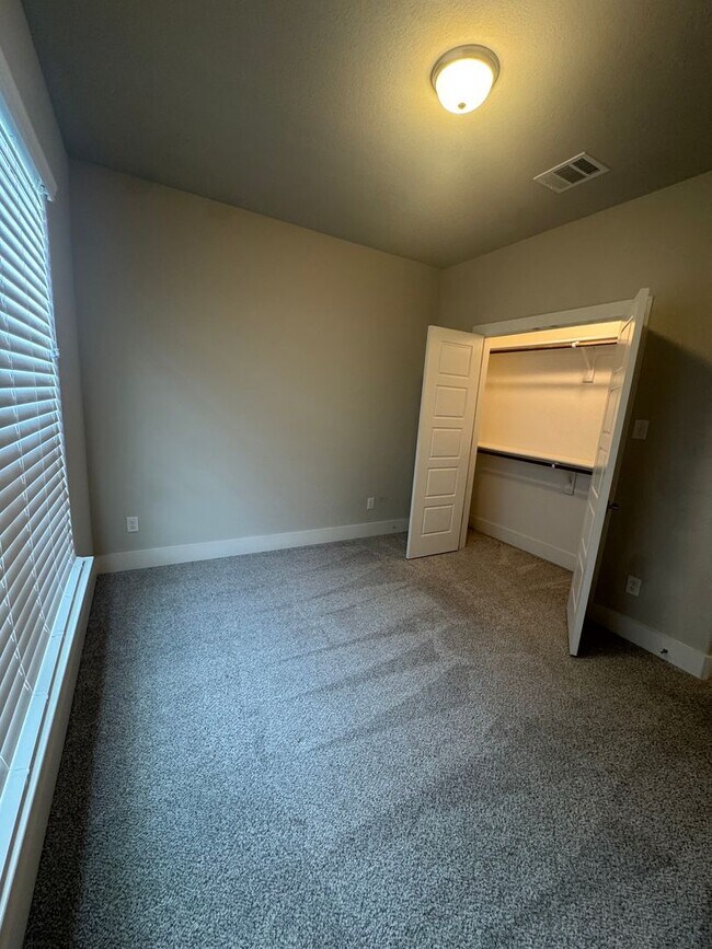Building Photo - 3/2/2 located in Godley! Move in Specials call to inquire