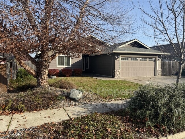 Building Photo - 1575 SW Yucca Dr