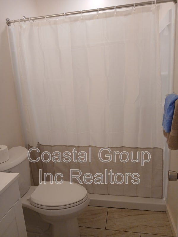 Building Photo - 220 57th St