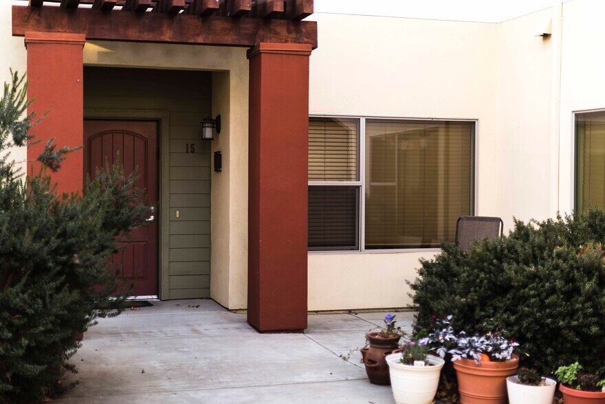 Townhouse front door - 433 Russell Blvd