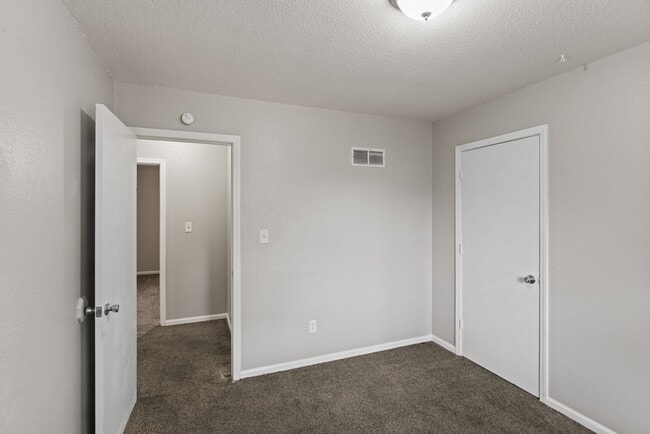 Building Photo - Affordable 2-Bedroom Duplex with Garage, D...