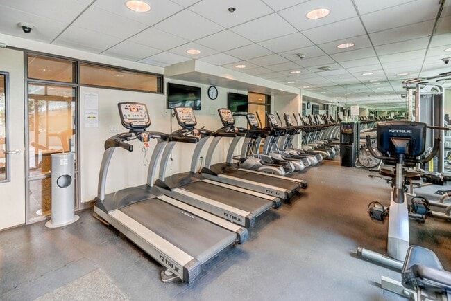 Building Photo - Condo - Heart of Downtown San Diego