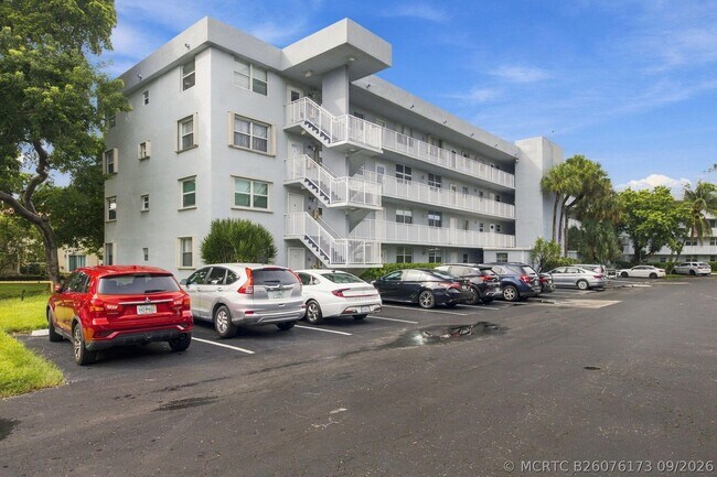 Building Photo - 113 Royal Pk Dr