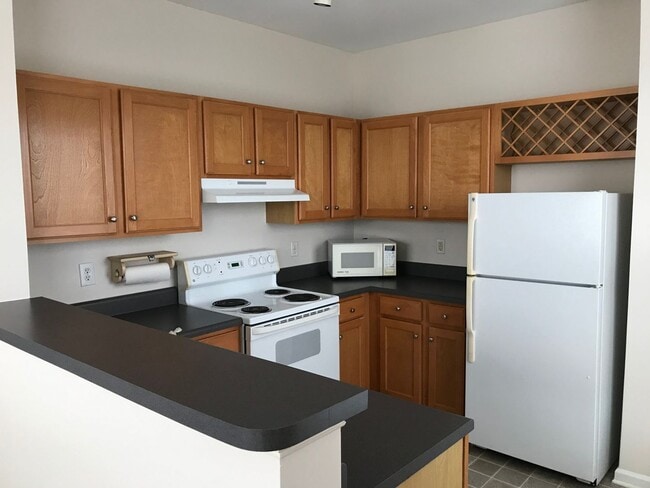 Building Photo - 260 Riverbend Drive 2 Bedroom 2 Bath Condo...