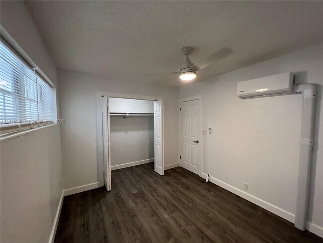 Building Photo - 2334 Taft St