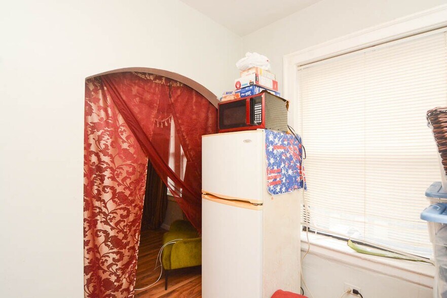 Building Photo - 1712 W Estes Ave