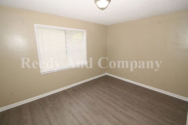 Building Photo - 3685 Bryn Mawr Dr