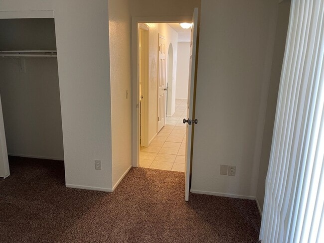 Building Photo - 2 Bedroom 1 Bath COMPLETELY REMODELED!