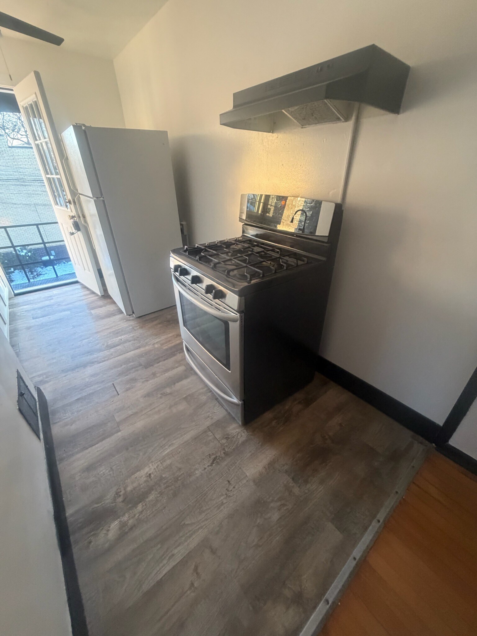 Building Photo - 1465 W 7th Ave