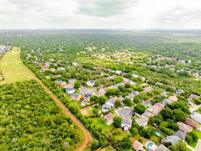 Building Photo - Spacious & Thoughtfully Updated 4-Bedroom ...