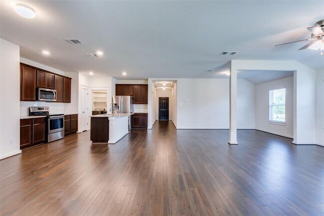 Building Photo - 741 Carol Dr