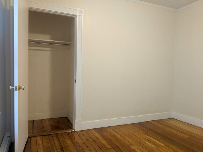 Building Photo - 83 Yorktown St