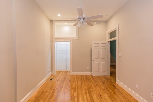 Building Photo - 1121 West Ave