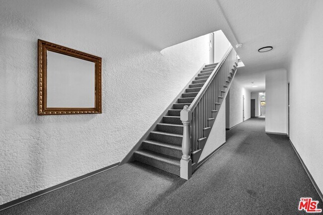 Building Photo - 129 N Swall Dr