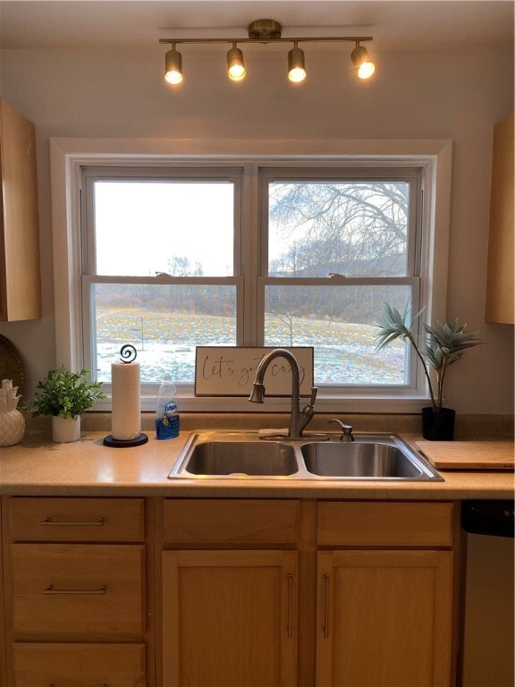 Building Photo - 33 Suburban Dr