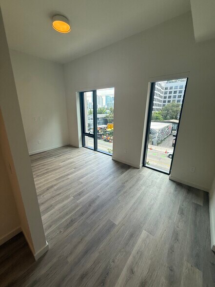 Building Photo - 145 NW 31st St