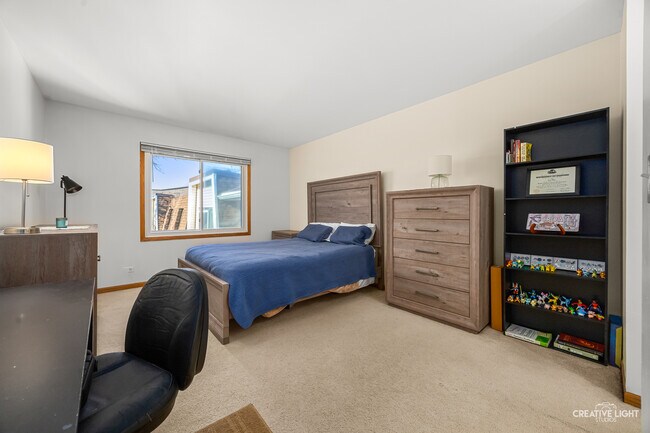 Building Photo - 2928 Roberts Dr