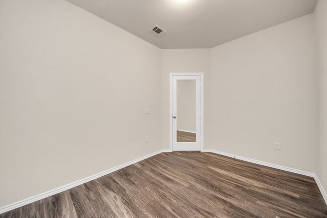 Building Photo - 14626 Sierra Garden Dr