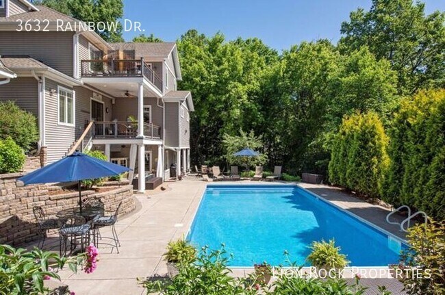 Building Photo - 3632 Rainbow Dr