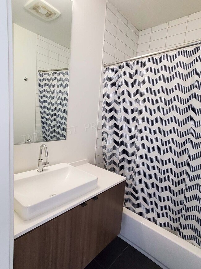 Building Photo - PERE02--*