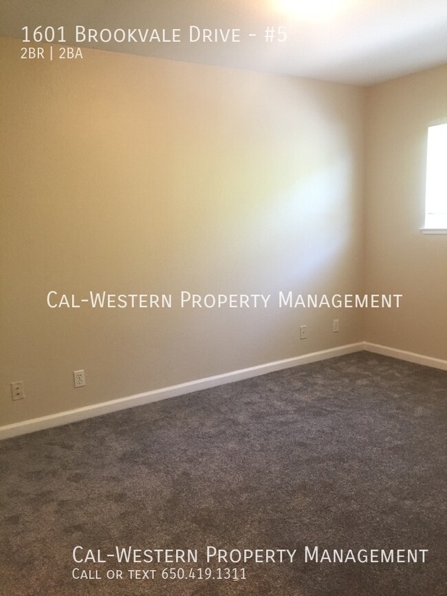 Building Photo - 1601 Brookvale Dr