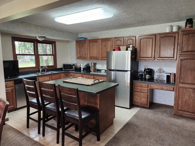 Building Photo - N5968 Lakeview Dr